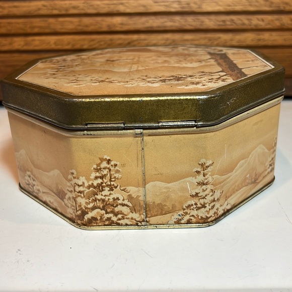 Vintage Nabisco Cookie Tin with snowy winter cabin scene 1930s-40s - Picture 6 of 12